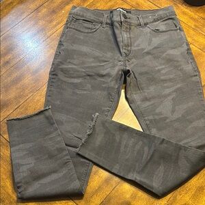 Express Gray Camo Ankle Cropped Mid Rise Jeans~